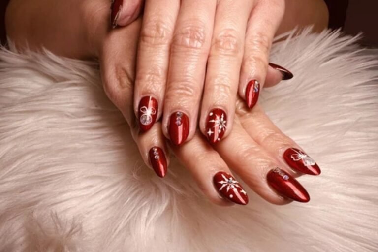 Get the Perfect Holiday Look with Stunning Christmas Gel Nails