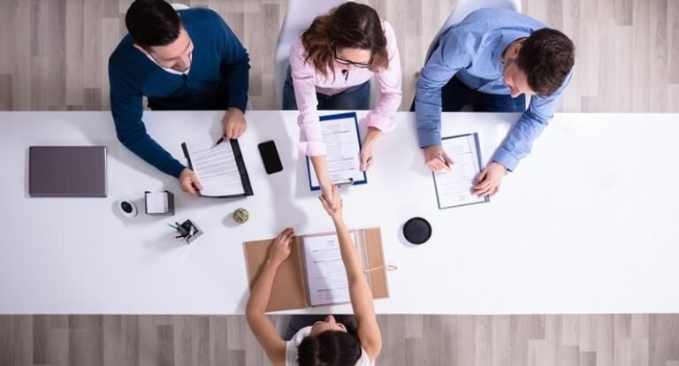How a Placement Consultant in Delhi Supports Long-Term Career Success?
