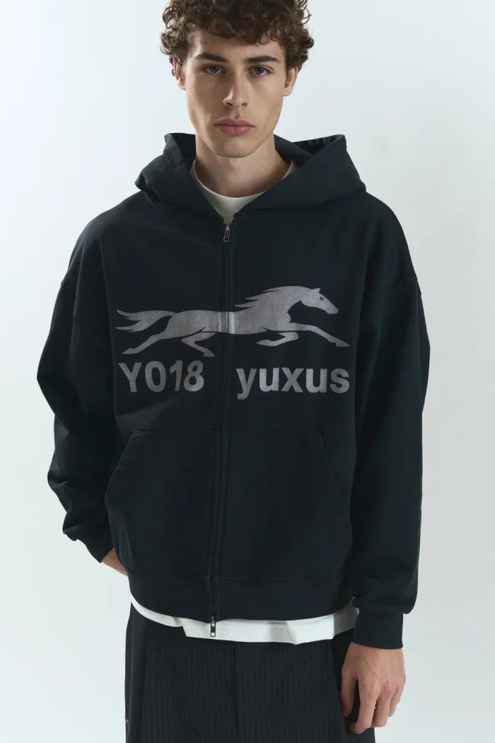 Yuxus Hoodie – La Mejor Colección de Hoodies, Tracksuits, Shorts y Hats para un Estilo Urbano Exclusivo