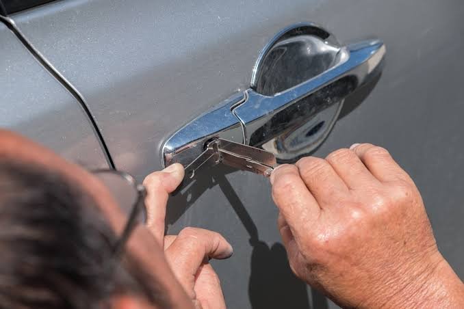 A Practical Guide to Handling Unexpected Vehicle Lockouts