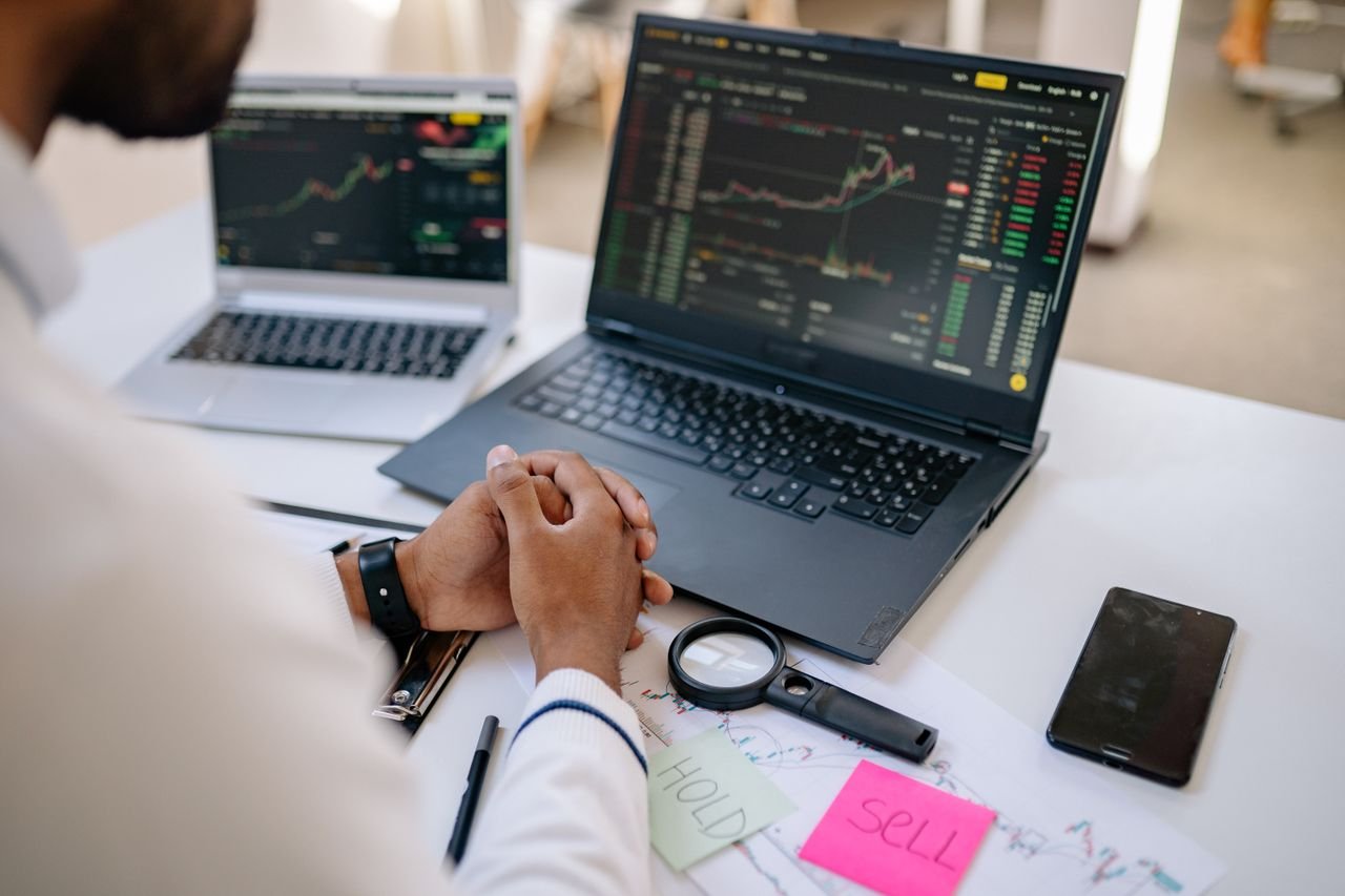Options Contracts Explained: Types, How They Work, and Benefits