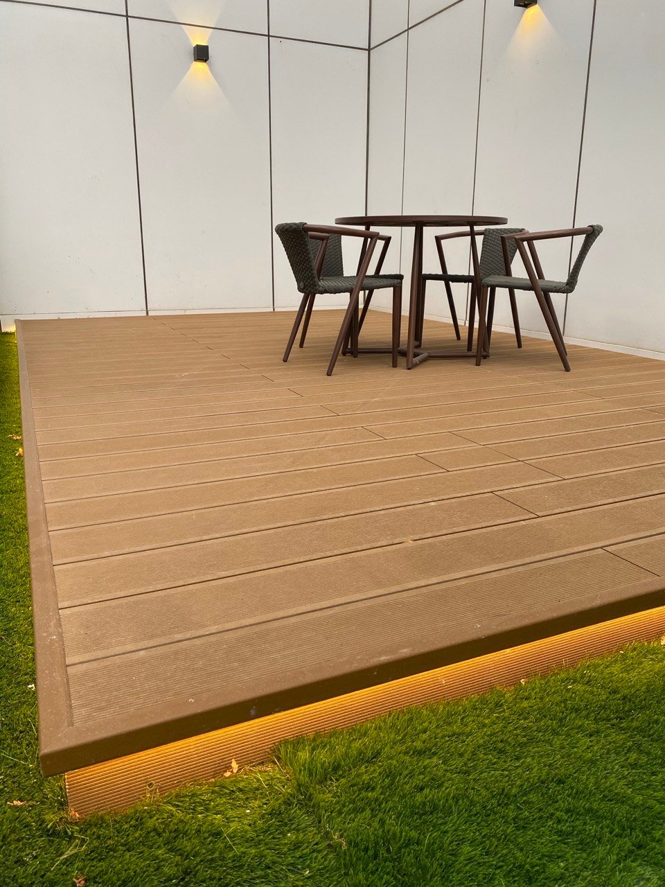 What Wooden Decking Services Are Available for Gardens?